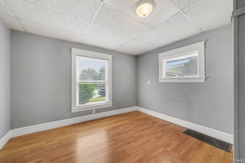 Tiny photo for 138 W Broadway Street, Mishawaka, IN 46545 (MLS # 202622785)