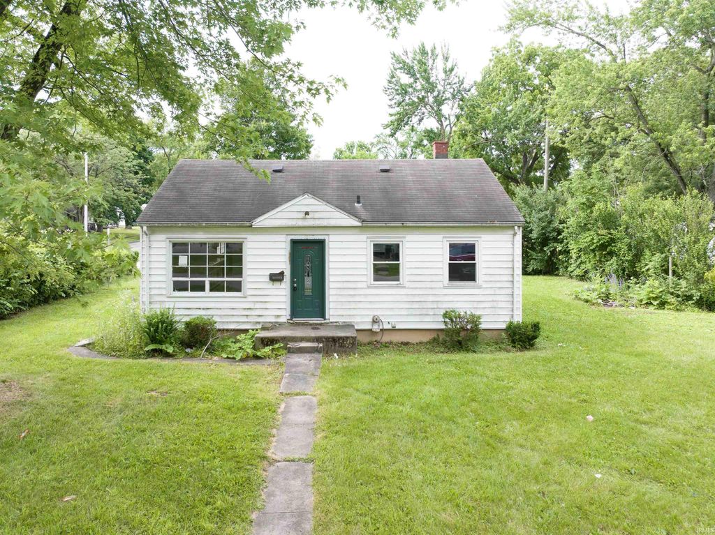Photo of 728 sherwood Terrace, Fort Wayne, IN 46806 (MLS # 202624375)