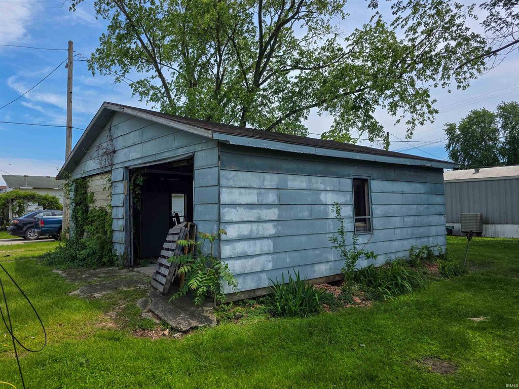 Photo of 39 NW 4th Street, Linton, IN 47441 (MLS # 202616793)