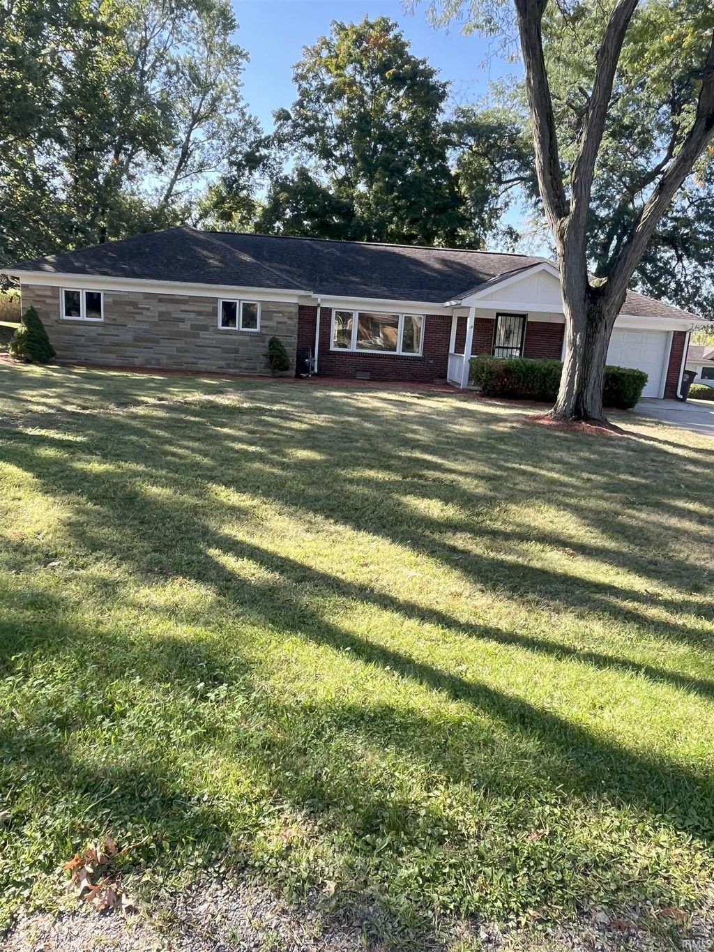 Photo of 5505 Maurane Drive, Fort Wayne, IN 46804 (MLS # 202540396)