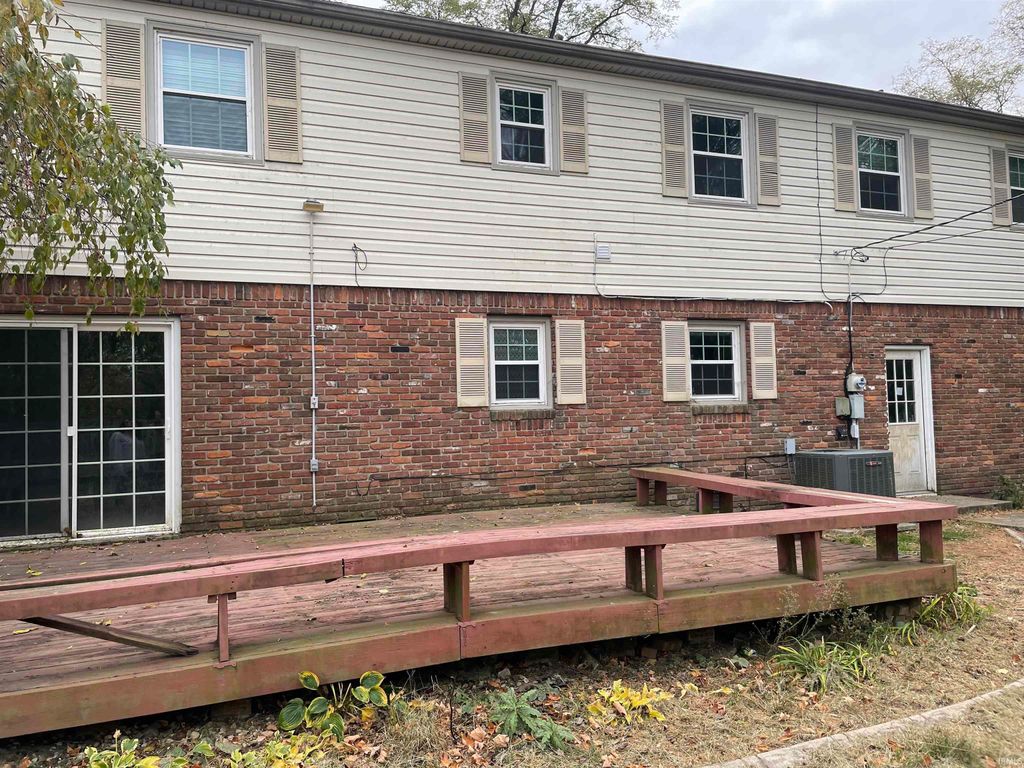 Photo of 1916 W James Drive, Marion, IN 46952 (MLS # 202548863)