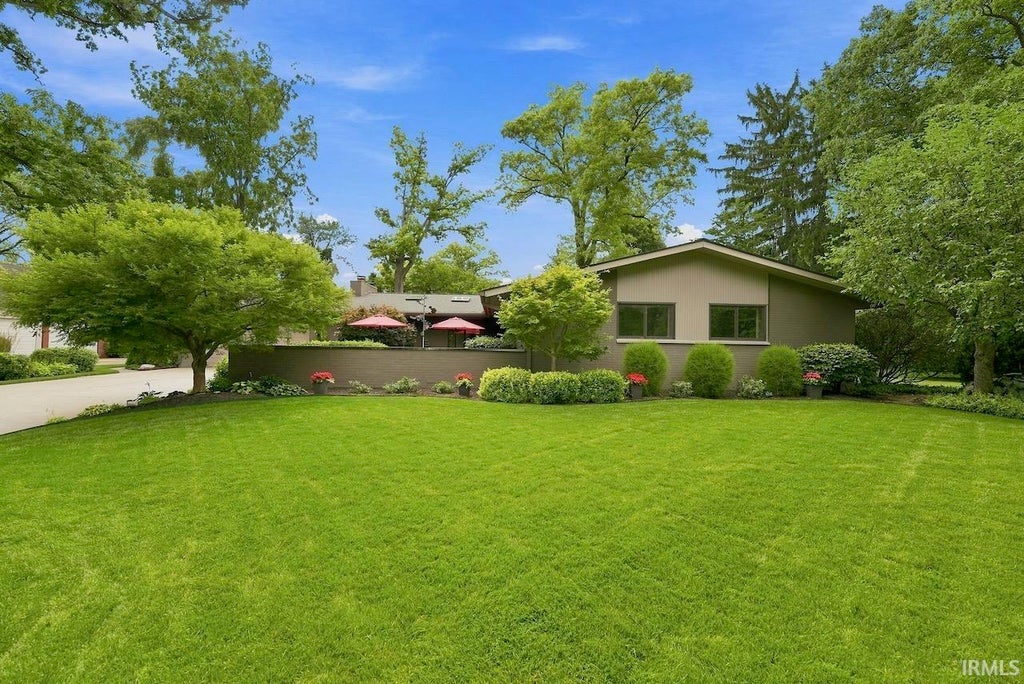 Photo of 411 N Wildwood Lane, Muncie, IN 47304 (MLS # 202630197)