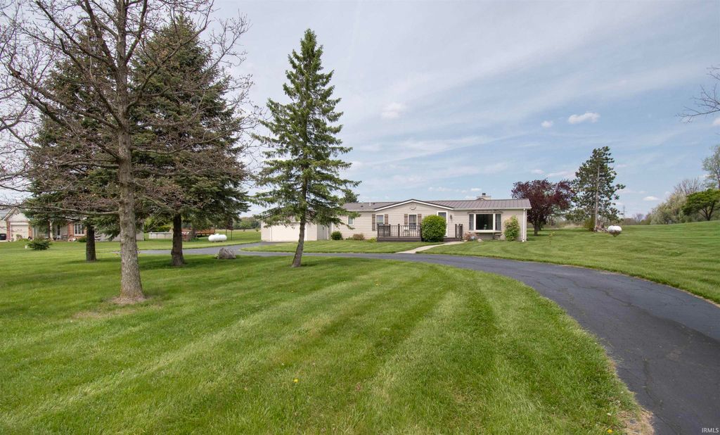 Photo of 11193 E Baseline Road, Avilla, IN 46710 (MLS # 202616628)