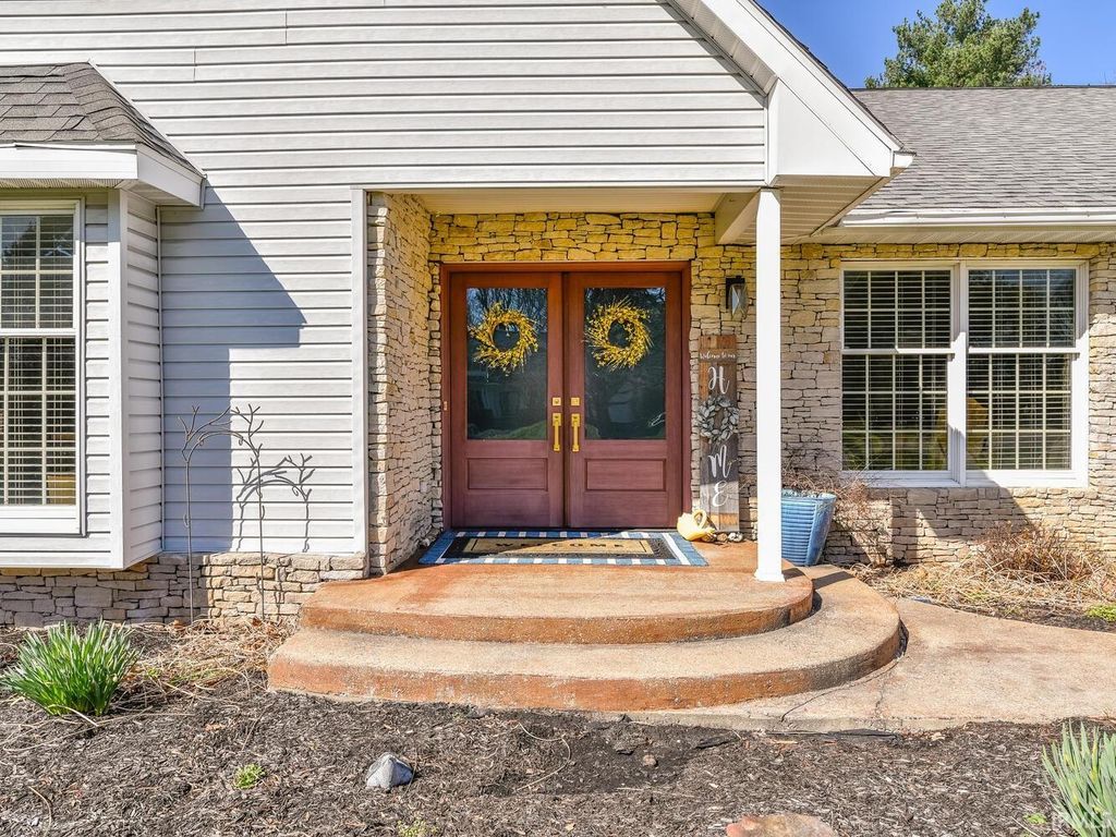Photo of 3920 S Deerfield Drive, Bloomington, IN 47401 (MLS # 202609886)