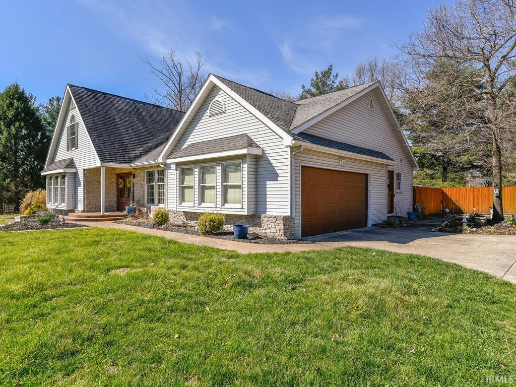 Photo of 3920 S Deerfield Drive, Bloomington, IN 47401 (MLS # 202609886)