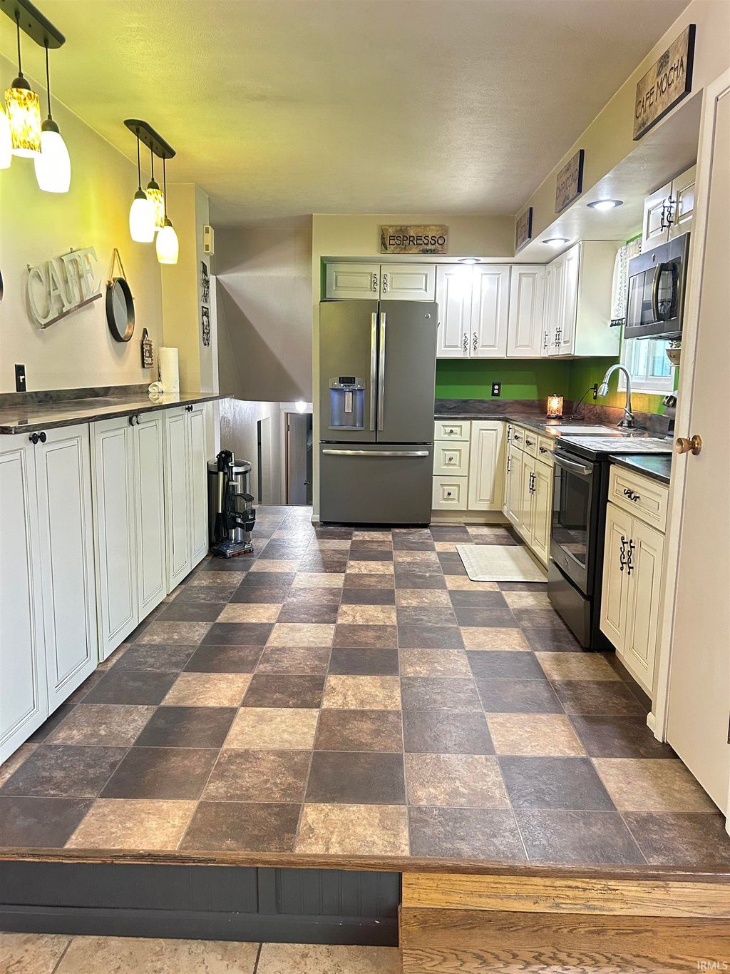 Photo of 1237 Hampshire Drive, South Bend, IN 46614 (MLS # 202615994)