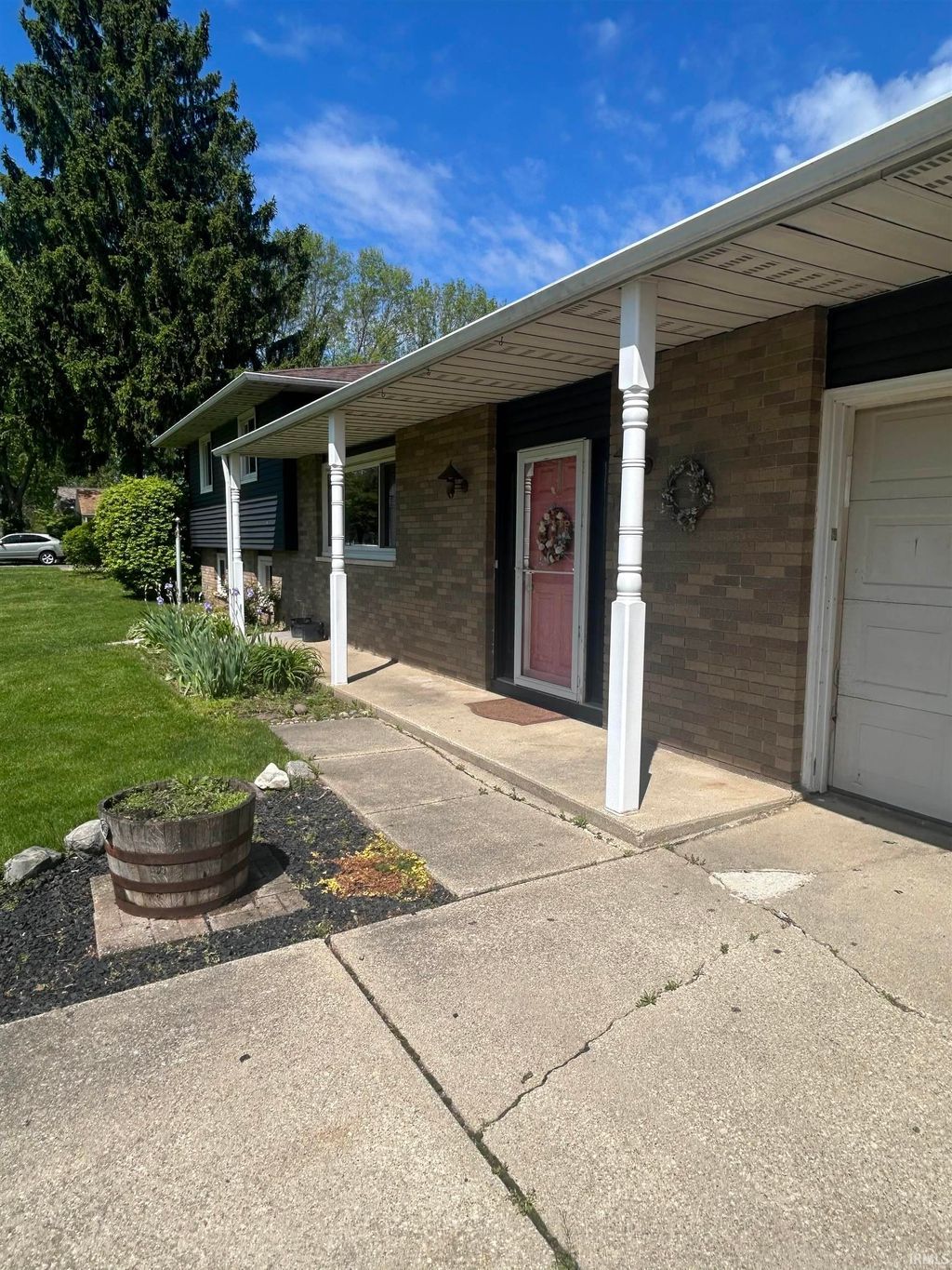 Photo of 1237 Hampshire Drive, South Bend, IN 46614 (MLS # 202615994)