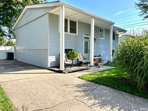 Tiny photo for 1609 S Rue Royale Drive, Kokomo, IN 46902 (MLS # 202640285)