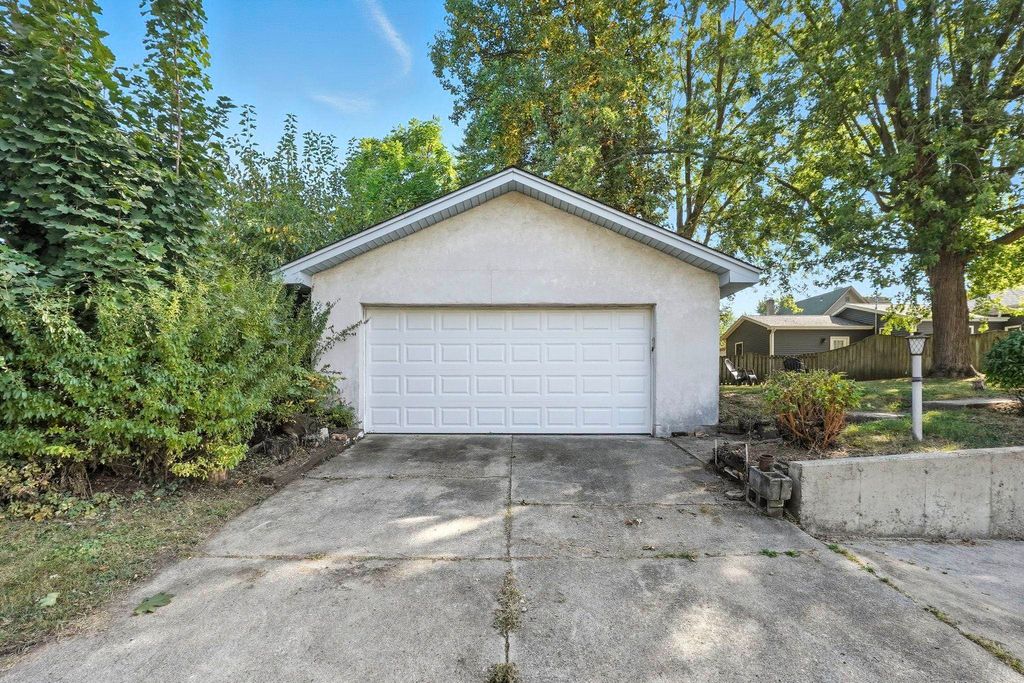 Photo of 410 N Cedar Street, Auburn, IN 46706 (MLS # 202600349)