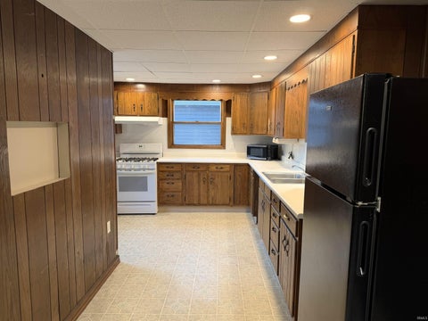 Tiny photo for 208 Morgan Street, Crawfordsville, IN 47933 (MLS # 202644888)