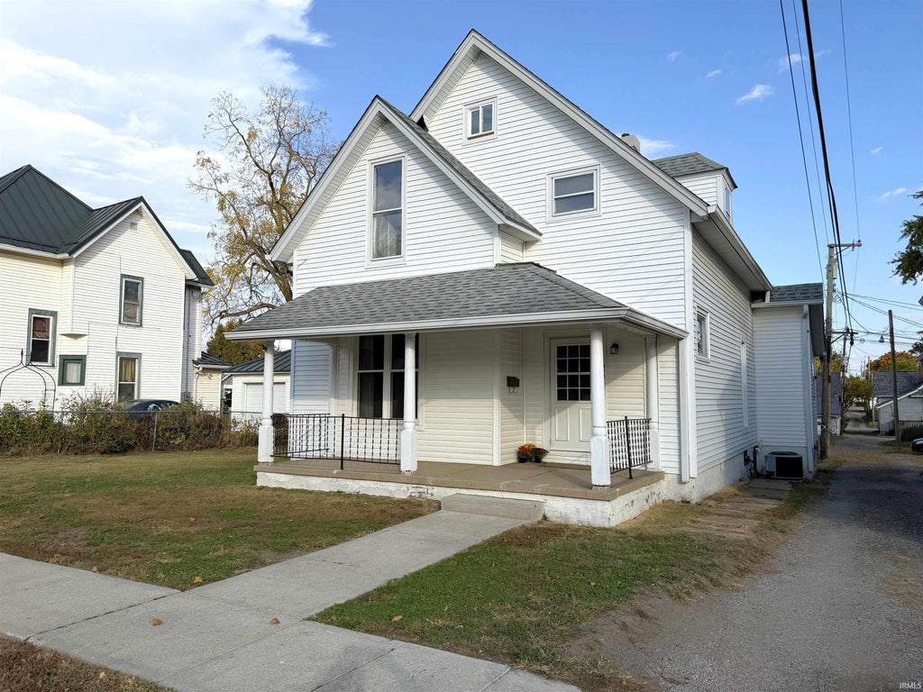 Photo of 208 Morgan Street, Crawfordsville, IN 47933 (MLS # 202644888)