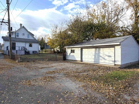 Tiny photo for 208 Morgan Street, Crawfordsville, IN 47933 (MLS # 202644888)