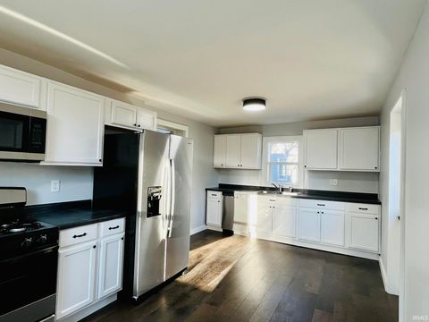 Tiny photo for 25 E Franklin Street, Peru, IN 46970 (MLS # 202546159)