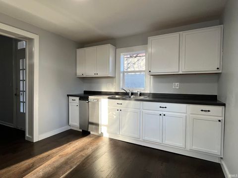 Tiny photo for 25 E Franklin Street, Peru, IN 46970 (MLS # 202546159)