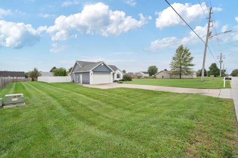Tiny photo for 921 E Center Road, Kokomo, IN 46902 (MLS # 202639735)