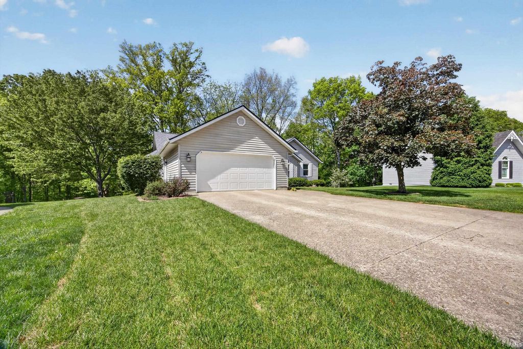 Photo of 5118 N Echo Bend, Bloomington, IN 47404 (MLS # 202615939)