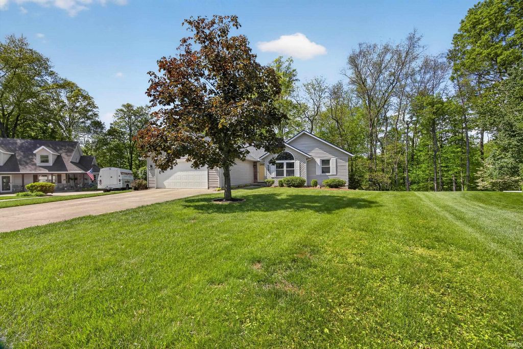 Photo of 5118 N Echo Bend, Bloomington, IN 47404 (MLS # 202615939)