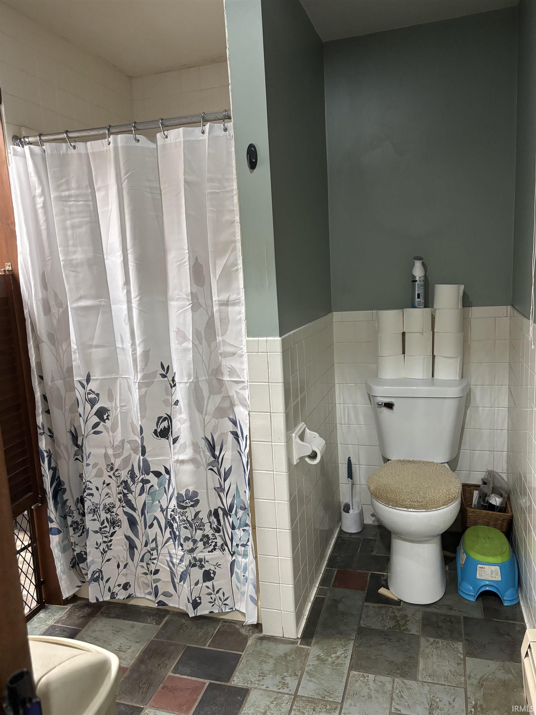 Fowler, Indiana 47944, United States, 5 Bedrooms Bedrooms, ,3 BathroomsBathrooms,Residential,Active,226299