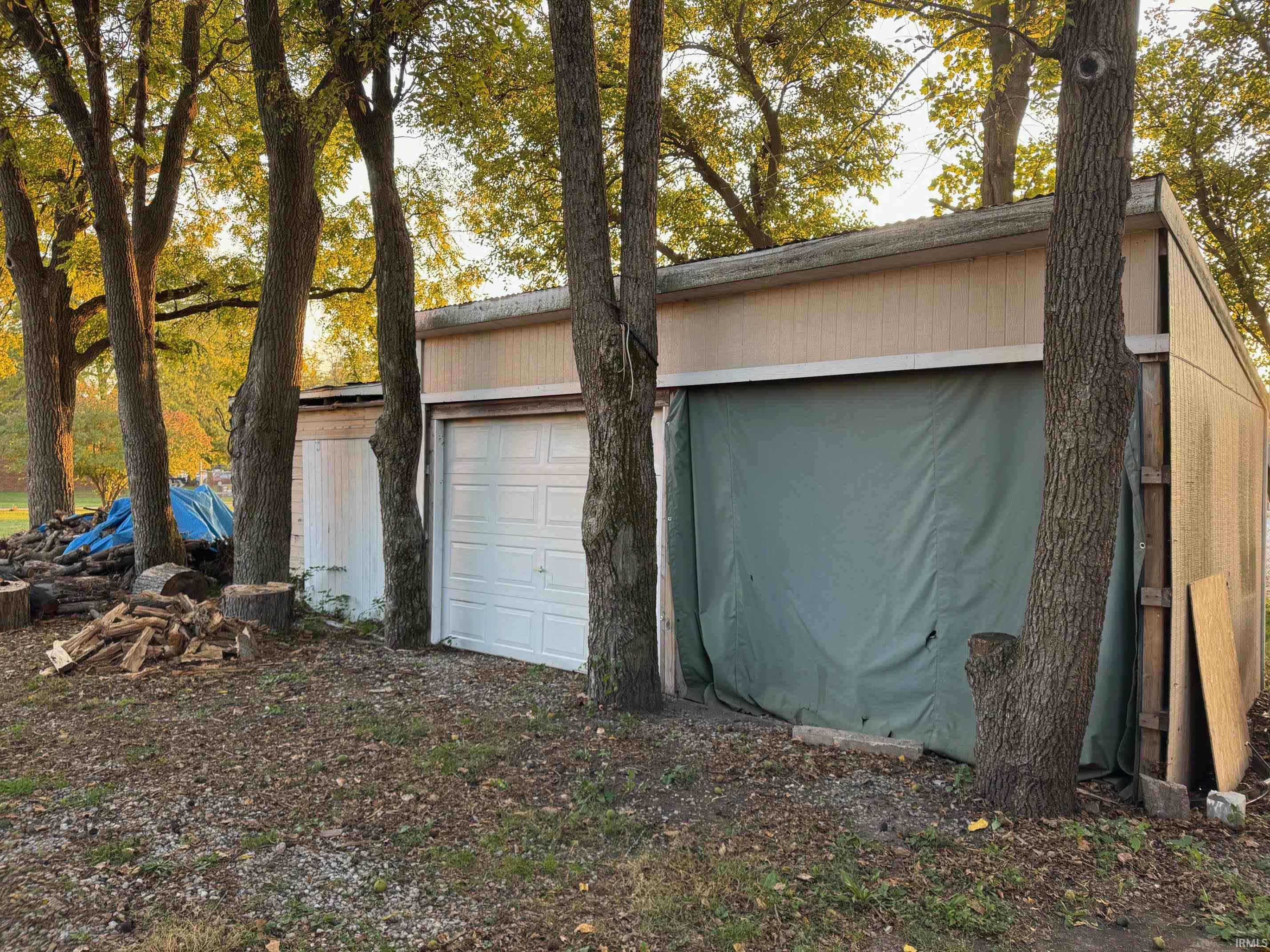 Fowler, Indiana 47944, United States, 5 Bedrooms Bedrooms, ,3 BathroomsBathrooms,Residential,Active,226299