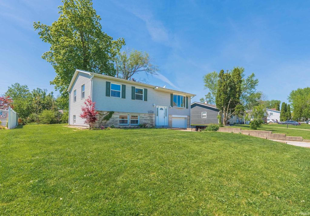 Photo of 706 S Western Drive, Bloomington, IN 47403 (MLS # 202614556)