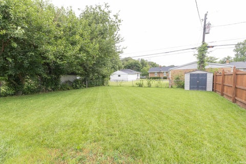 Tiny photo for 4904 Conlin Avenue, Evansville, IN 47715 (MLS # 202624387)