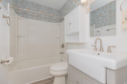 Tiny photo for 4904 Conlin Avenue, Evansville, IN 47715 (MLS # 202624387)