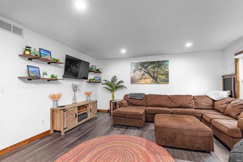 Tiny photo for 705 S Wood Street, Brookston, IN 47923 (MLS # 202537110)