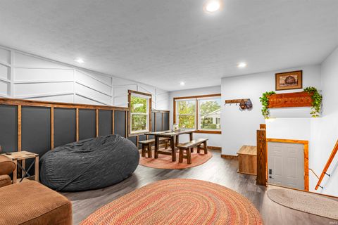 Tiny photo for 705 S Wood Street, Brookston, IN 47923 (MLS # 202537110)