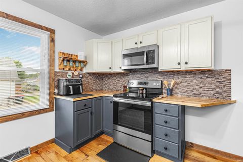 Tiny photo for 705 S Wood Street, Brookston, IN 47923 (MLS # 202537110)