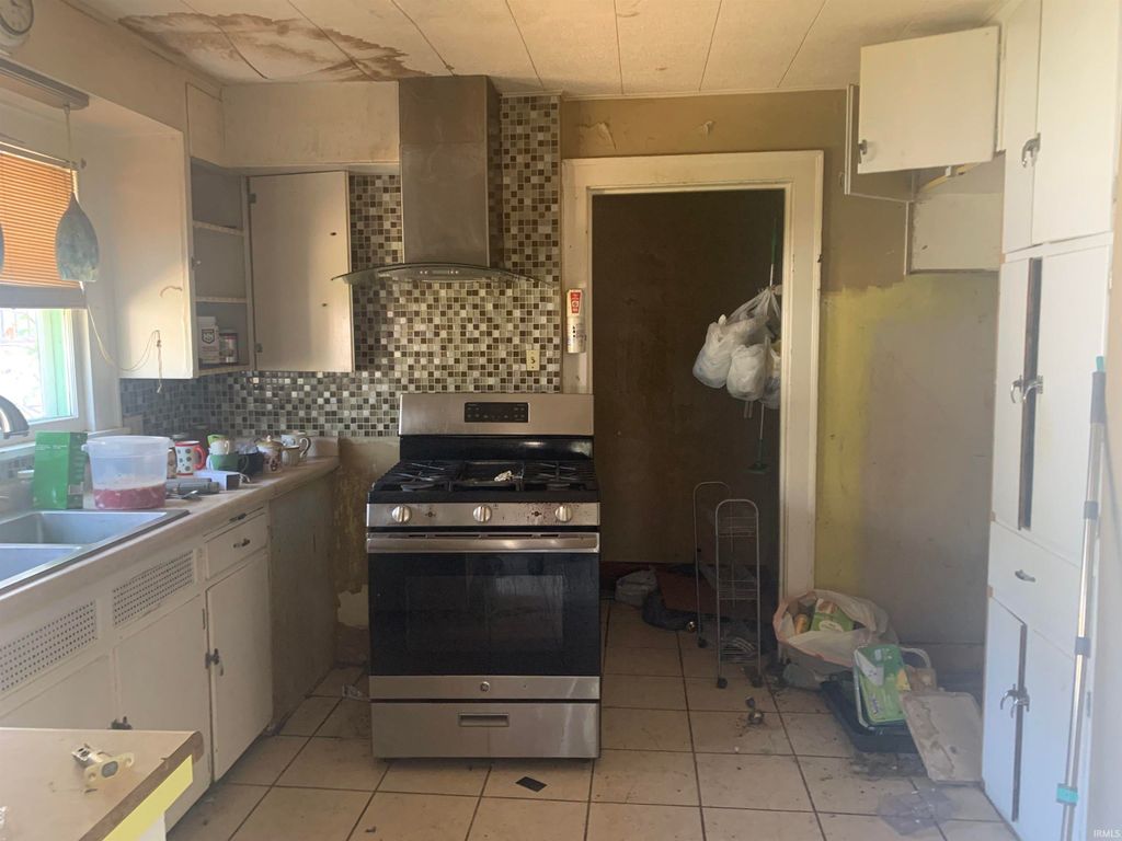 Photo of 1253 Diamond Avenue, South Bend, IN 46628 (MLS # 202539404)