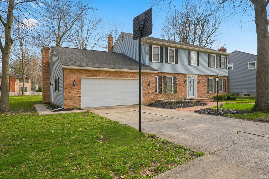 Photo of 8121 Roanoke Drive, Fort Wayne, IN 46835 (MLS # 202612523)