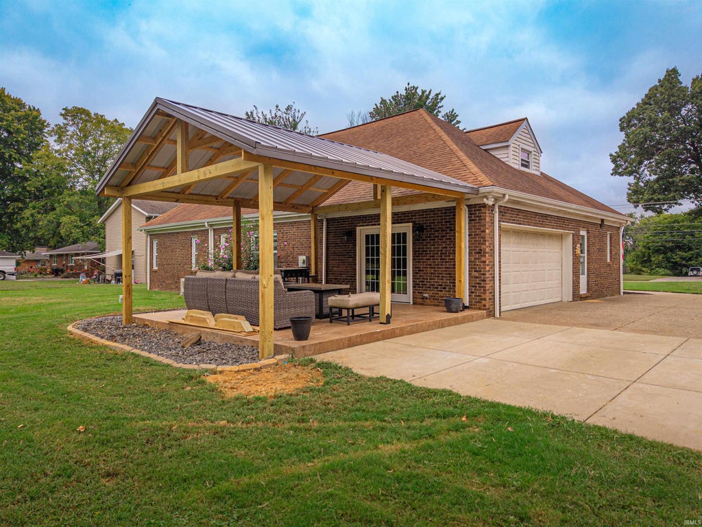 Photo of 118 S Peerless Road, Evansville, IN 47712 (MLS # 202639958)