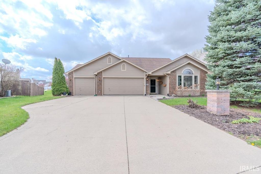 Photo of 14831 Bitternut Lane, Fort Wayne, IN 46814 (MLS # 202611695)