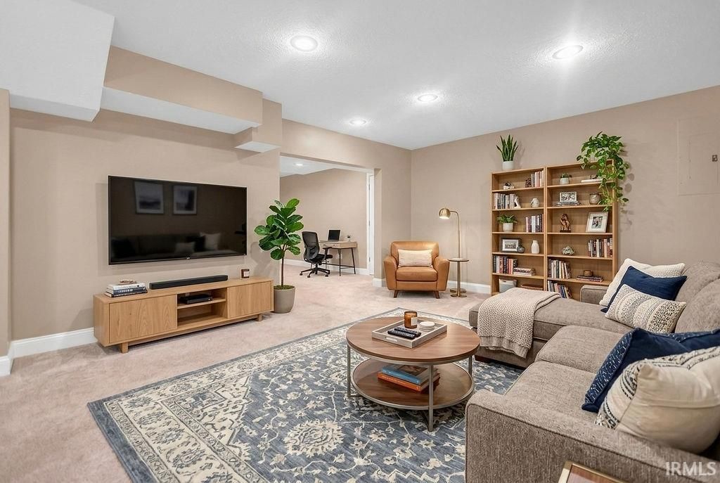 Photo of 5376 S Fairfax Drive, Bloomington, IN 47401 (MLS # 202606286)