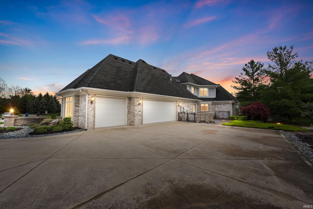 Photo of 3817 Vermilion Cliffs, Fort Wayne, IN 46814 (MLS # 202617878)