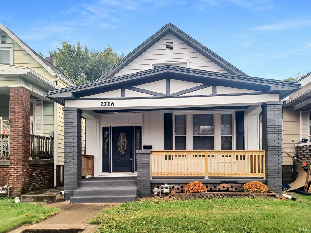 Photo of 2726 W Franklin Street, Evansville, IN 47712 (MLS # 202544539)