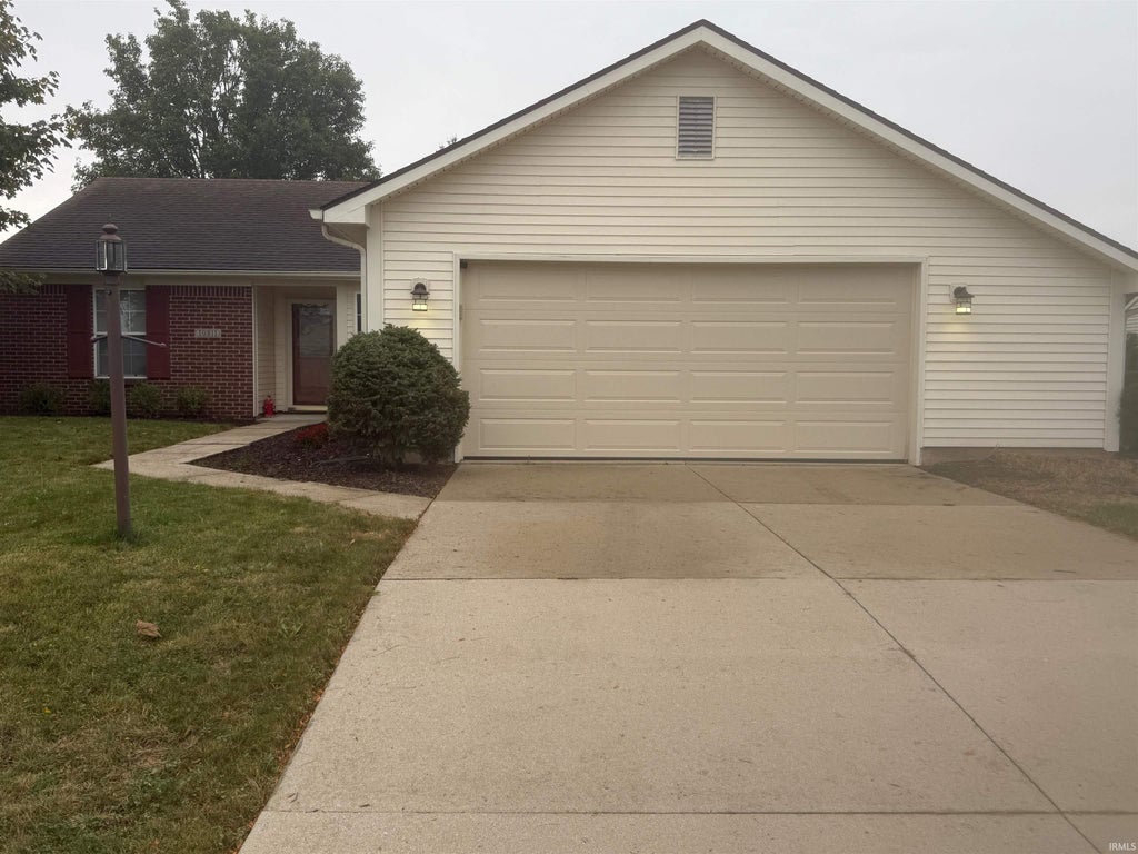Photo of 10811 Lake Shasta Court, Fort Wayne, IN 46804 (MLS # 202642878)