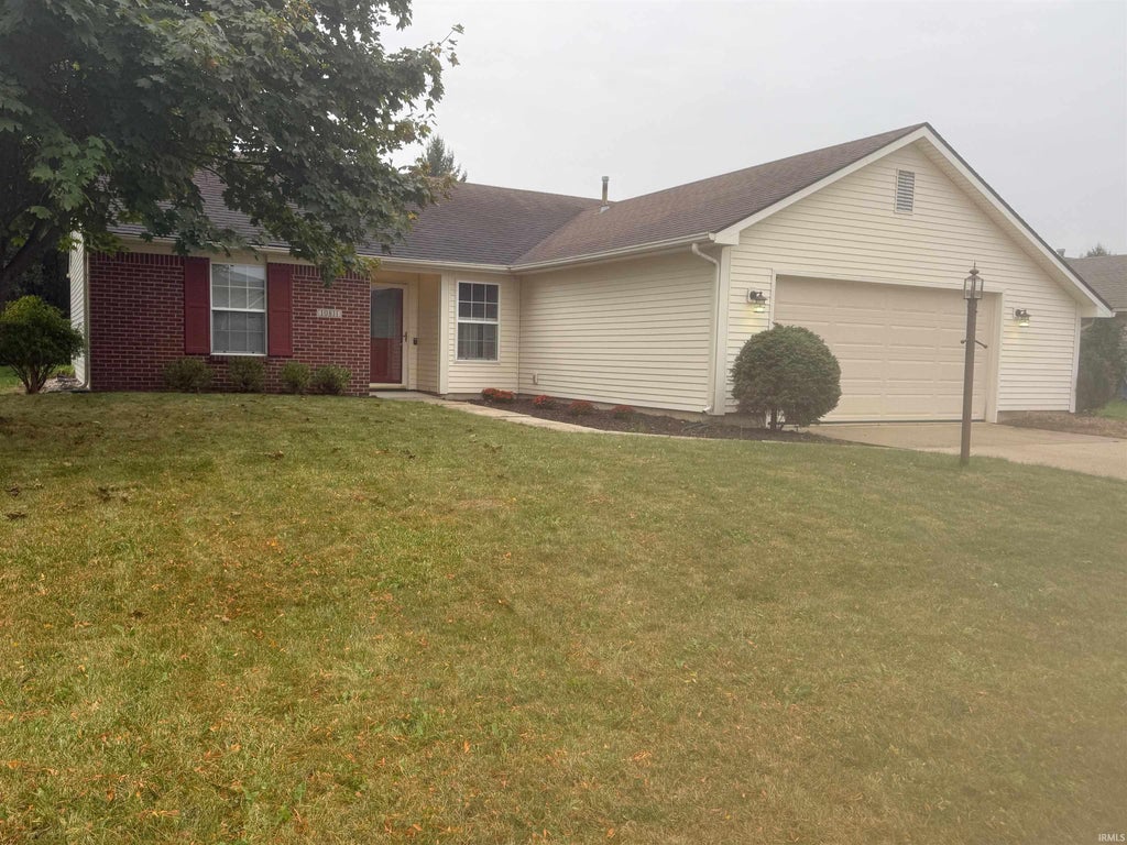 Photo of 10811 Lake Shasta Court, Fort Wayne, IN 46804 (MLS # 202642878)