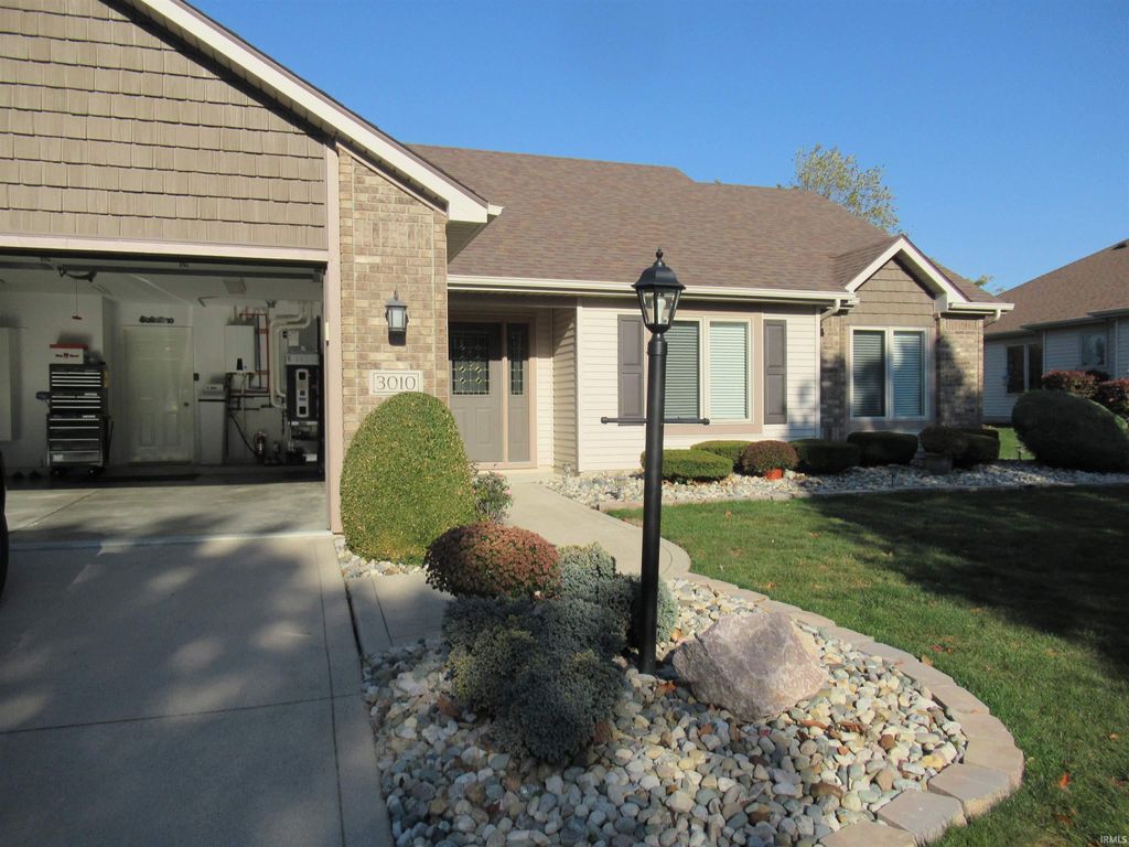 Photo of 3010 Hedgerow Pass, Fort Wayne, IN 46804 (MLS # 202544435)