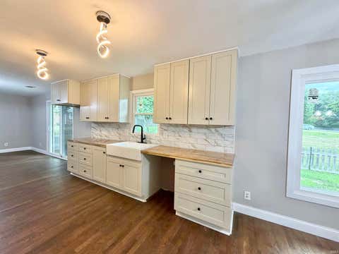 Tiny photo for 800 Upland Drive, Logansport, IN 46947 (MLS # 202628995)