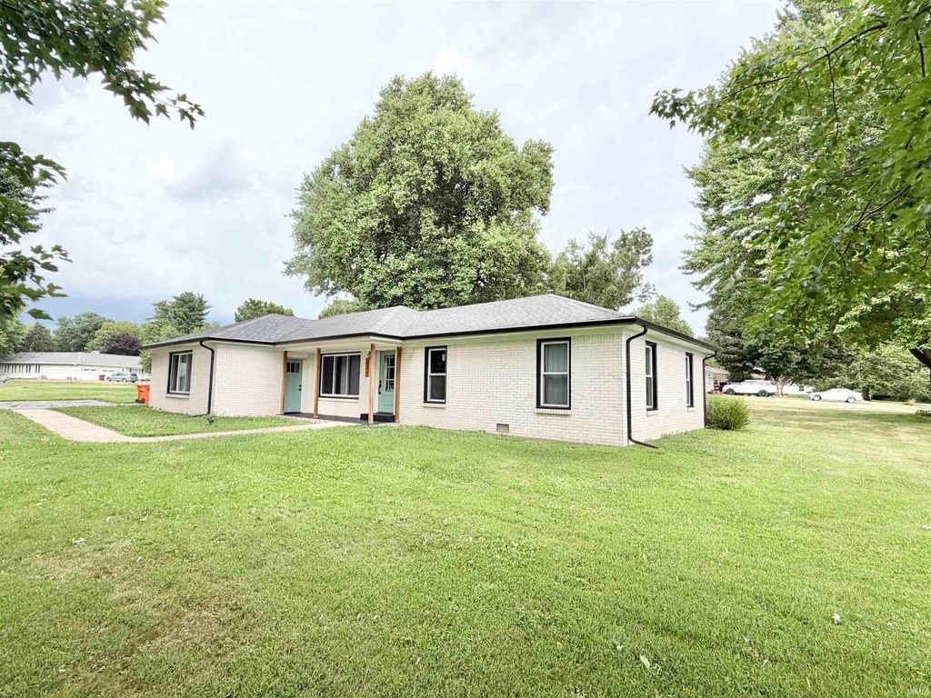 Photo of 800 Upland Drive, Logansport, IN 46947 (MLS # 202628995)