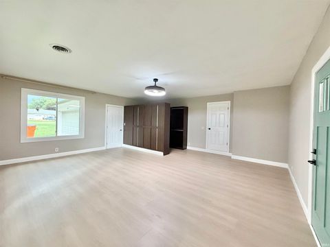 Tiny photo for 800 Upland Drive, Logansport, IN 46947 (MLS # 202628995)