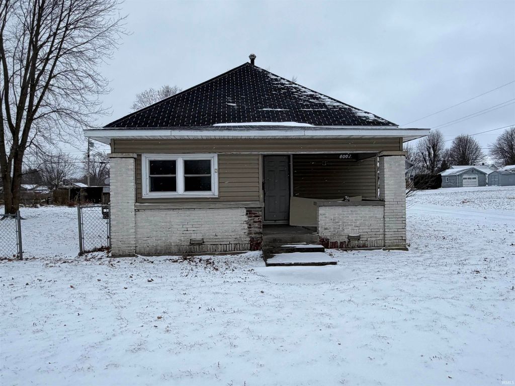 Photo of 1002 E 28Th Street, Marion, IN 46953 (MLS # 202605768)