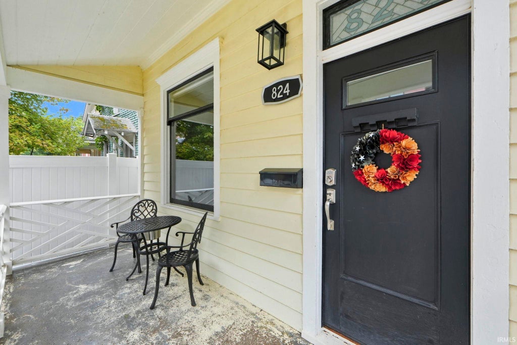 Photo of 824 Lavina Street, Fort Wayne, IN 46802 (MLS # 202634735)