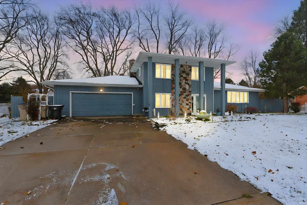 Photo of 6244 Regent Court, South Bend, IN 46614 (MLS # 202547571)