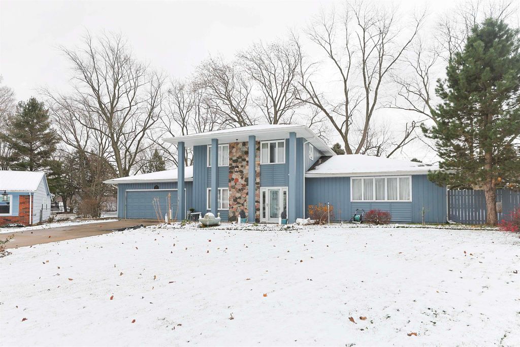 Photo of 6244 Regent Court, South Bend, IN 46614 (MLS # 202547571)