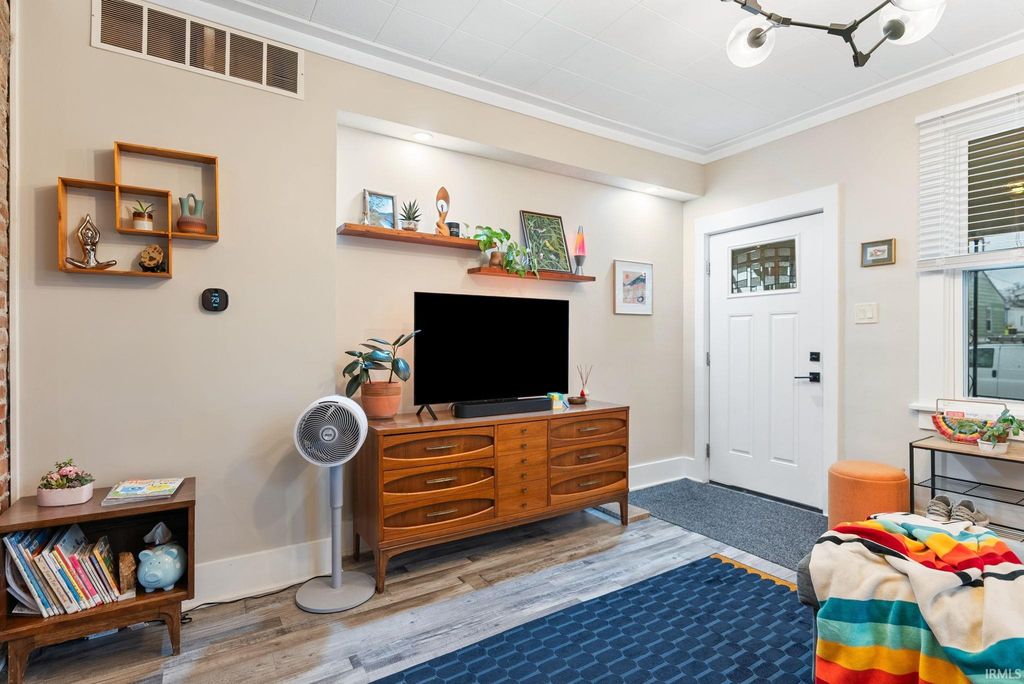 Photo of 1119 Lynn Avenue, Fort Wayne, IN 46805 (MLS # 202608918)