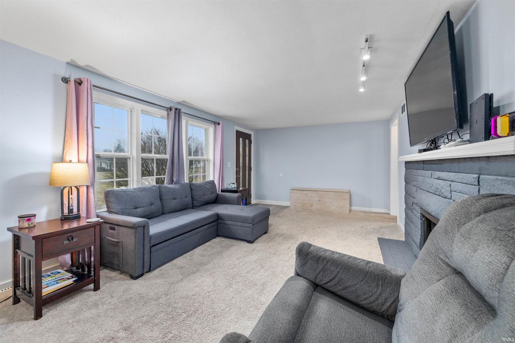 Photo of 4633 Doenges Drive, Fort Wayne, IN 46815 (MLS # 202607074)