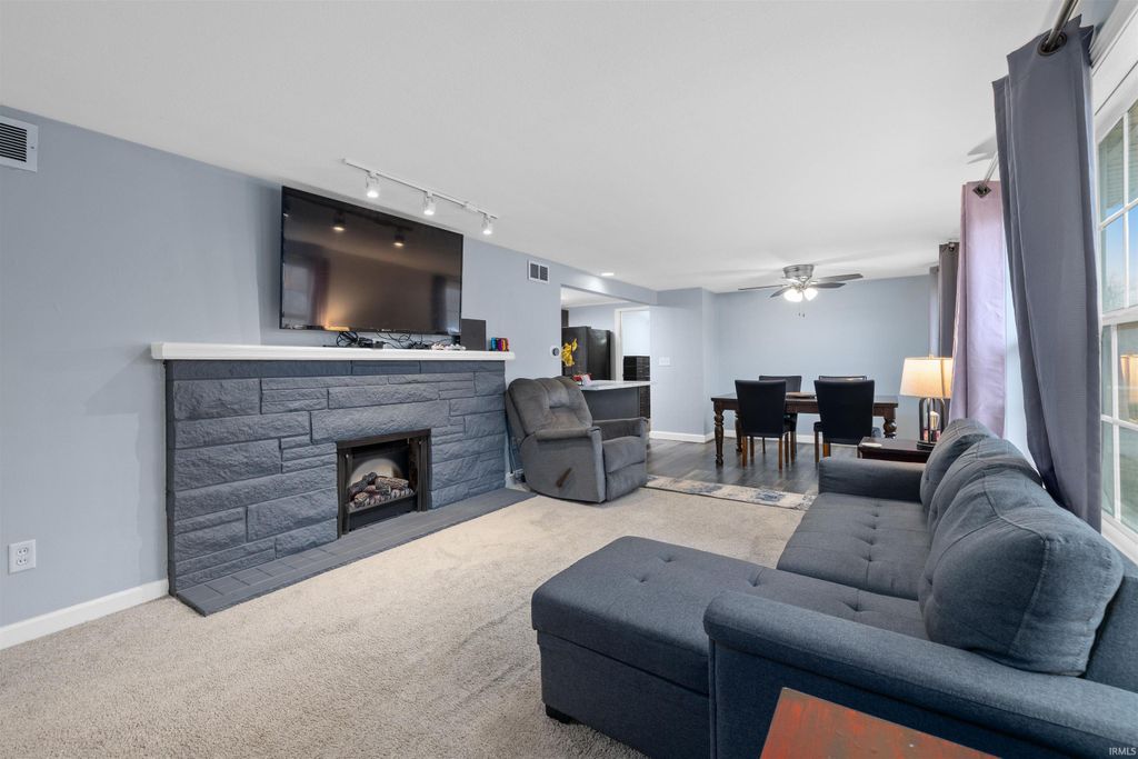 Photo of 4633 Doenges Drive, Fort Wayne, IN 46815 (MLS # 202607074)