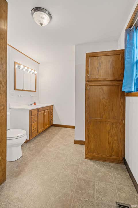 Tiny photo for 915 N Courtland Avenue, Kokomo, IN 46901 (MLS # 202630860)